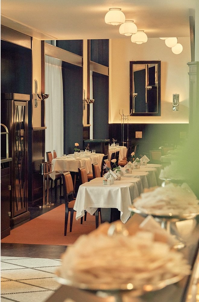 Italian restaurant with big space and chic style