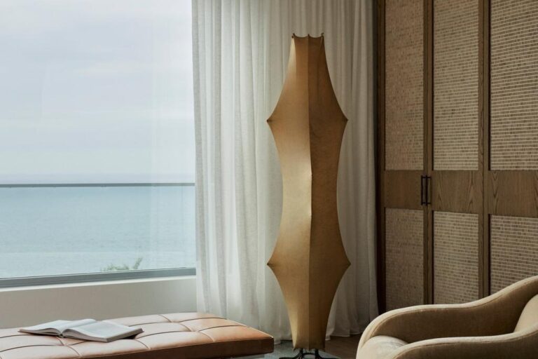 Coastal Home Decor Ideas Inspired by a Cliffside Sydney Residence 